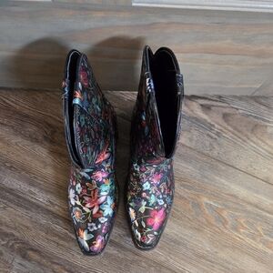 Floral Embroidered Women's Boots